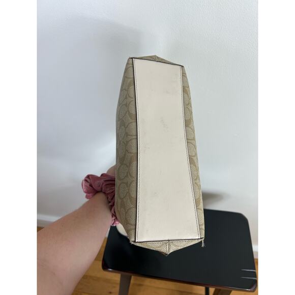 Coach Beige and light tan Shoulder Bag with matching wallet - Picture 6 of 16